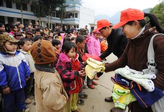情系西南地區(qū)，捐贈愛心衣物
